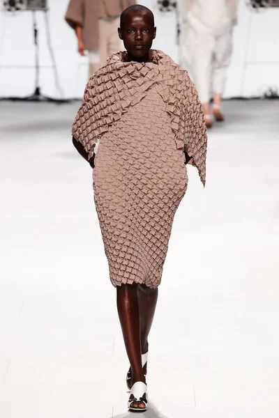 Look 12